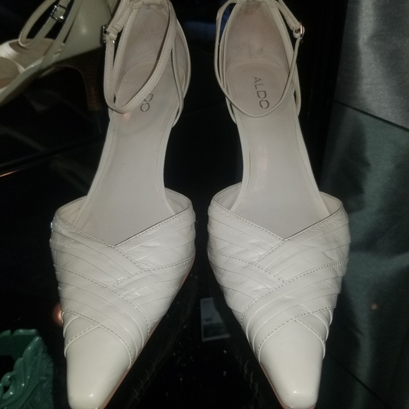 ALDO leather pointy toe heels w ankle strap - Picture 7 of 7